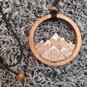 گردنبند چوبی کوهستان بهار با چوب گردو