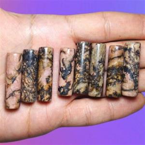 گردنبند سنگ رودونیت استوانه ای معدنی صورتی مناسب ساخت گردنی