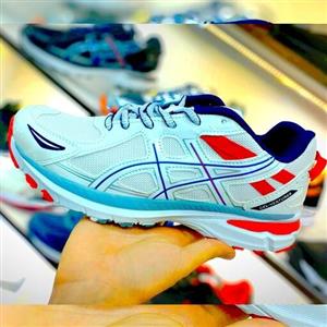 کفش اسپورت اسیکس مدل k28 رنگ سفید  کف دوخت رحت سبک