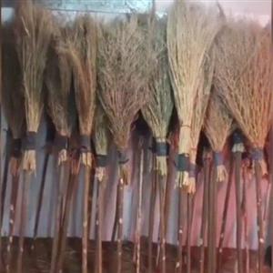 جارو فراشی شهرداری چوبی با دسته درجه یک و پر