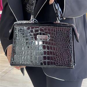 کیف صندوقی ورنی