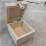 جعبه صندوقچه چوبی شیک و دست ساز  لولا و قفل نیز از چوب محکم و دست ساز
