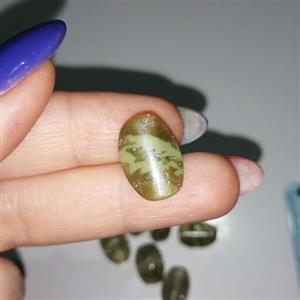 دکمه لباس شیشه ای رنگ سبز کوچک بسته 12عددی