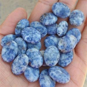 مهره سنگ سودالیت دو طرف سوراخ دار  تراش بیضی اصل و صد در صد طبیعی