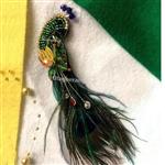 گل سینه طاووس جواهر دوزی شده همراه با پر طاوس