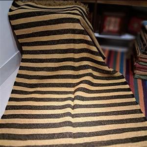 گلیم دستبافت پشمی با ابعاد حدود 110 در 150 و رنگ گیاهی و ثابت