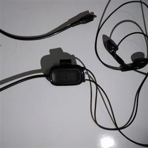 هندزفری سوکت دار نوکیا مدل WH-203 که یکی از نایاب ترین مدل های هندزفری نوکیا می باشد که سوکت micro usb دارد