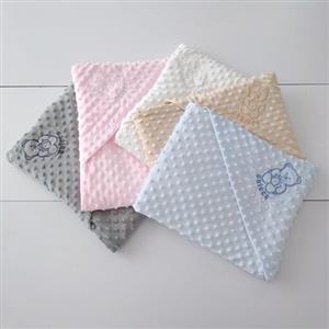 پتو مخمل نوزادی طرح دار در رنگ های بسیار زیبا حدودا 78 در 78