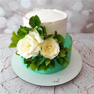 کیک خامه ای تولد دو طبقه با گل طبیعی خاص بارنگ تیفانی 