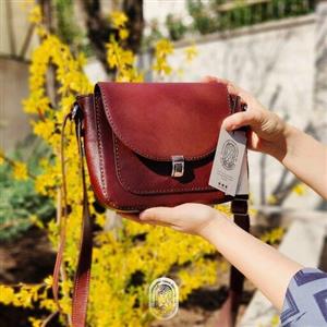 کیف چرم طبیعی زنانه دست دوز آلا  مدل آوا قفل دار