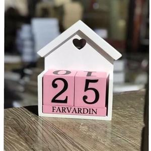 تقویم مکعبی چوبی. طرح کلبه.رنگ سفیدصورتی