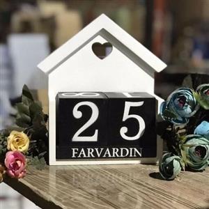 تقویم مکعبی چوبی. طرح کلبه.سفید مشکی