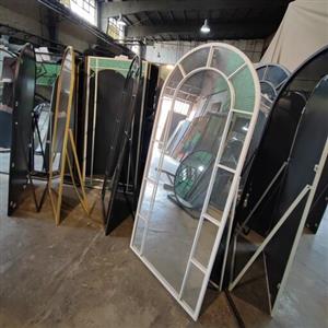 آینه قدی دیواری و ایستاده . آینه لوکس و مدرن کرایه بار به عهده مشتری  ( ارسال کالا با پست تیپاکس یا باربری های شهری )