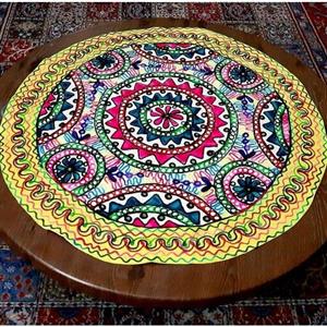 رومیزی گرد سوزن دوزی