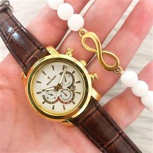 ساعت زنانه بندچرم قهوه ای صفحه سفید مارک رومانسون همراه دستبند مهره سفید