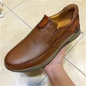 کفش تمام چرم تبریز .طبی مارک دلپا(ارسال رایگان)آستر.رویه و کفی چرم.زیره پیو.سایز 40تا44 رنگ مشکی  و عسلی