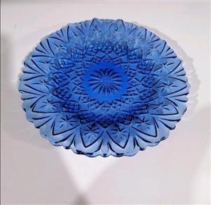 یک دست 6 عددی پیش دستی صنایع دستی آبی ( خمیر مایه شیشه آبی هست و شیشه رنگ نشده )