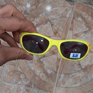 عینک آفتابی  نشکن بچگانه  مناسب دخترها و پسرهای در سن 5 تا 12 سال لنز عدسی یووی 400 بدنه کائوچویی ژله ای