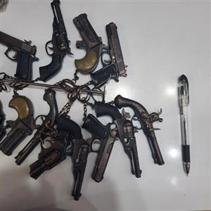 تفنگ ترقه ای تمام فلزی(حدودا 10 سانت)