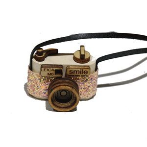 گردنبند چوبی مدل دوربین عکاسی ( دارای 3 رنگ )