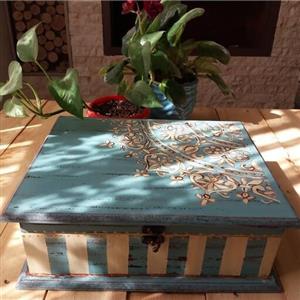 جعبه چوبی پتینه شده آبی و کرم طراحی با دست رنگ ثابت قابل تمیز کردن دستمال مرطوب 