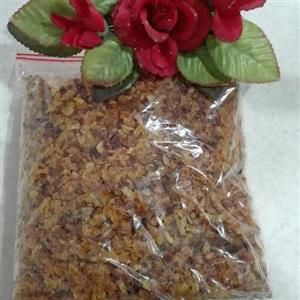 پیاز سرخ شده ریز . سرخ شده با روغن مایع مخصوص سرخ کردنی در بسته های نیم کیلویی
