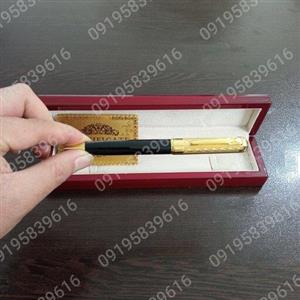 خودکار روکش طلا با جعبه چوبی ارجینال و شناسنامه با حک اسم  دلخواه