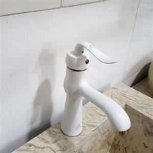 شیر روشویی سفید طلایی آتریسا