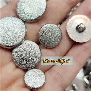 دکمه نقره ای کد 666.1 سایز 15 میلی متر  پایه دار طرح فلز طرح چرم