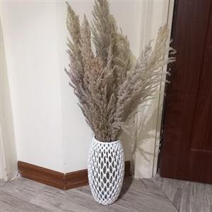 گلدان مکرومه بافی- جنس بدنه شیشه- ارتفاع 33 سانتی متر- قطر دهنه 11 سانتی متر - نخ کتان 3 میل زمان آماده سازی 7روز