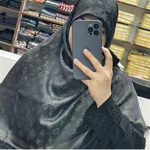 روسری مجلسی مشکی شاین دار ژاکارد لمه دار زرکدار قواده 110 وقواره دار 140 روسری مجلسی مشکی محرم 