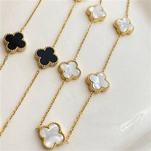 گردنبند چهار پر سفید بسیار زیبا و ظریف و دوست داشتنی