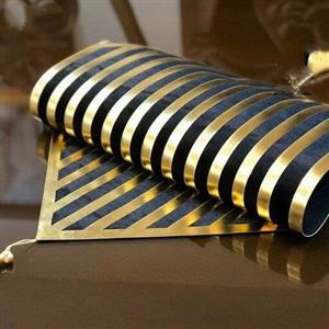 رومیزی و رانر شیک زیبا مخمل و چرم طلایی و نقره ای سایز 38*82