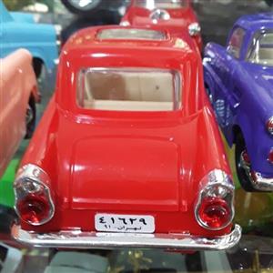 ماشین اسباب بازی مدل فورد قدیمی با پلاک تهران قدیم