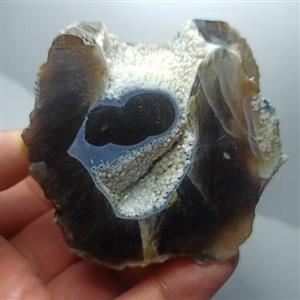 یک تکه عقیق تیره زیبا خوشرنگ تزئینی کلکسیونی سنگ راف  دکوری