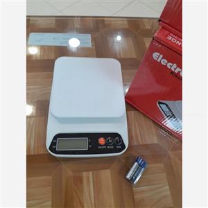 ترازو دیجیتال با دقت۰.1 گرم