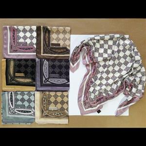 مینی اسکارف سیلک در طرح و رنگ متنوع و جذاب کیفیت عالی و  بسیار زیبا خنک و سبک  قواره  75 مناسب فصل