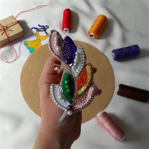 سنجاق سینه جواهردوزی برگ بهشتی