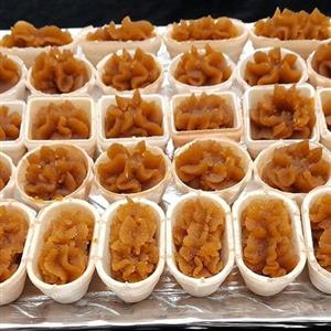 دیس حلوای زعفرانی مجلسی در نان های تارت به اشکال متنوع  به وزن خالص 476 گرم باپخت خانگی بنده صاحب غرفه خانه شیرینی