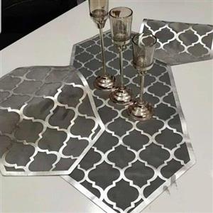 رومیزی شیک و زیبا جنس مخمل پشت نمددار ضخیم و باکیفیت و چرم ،سایز 40*80ودوعدد30*40