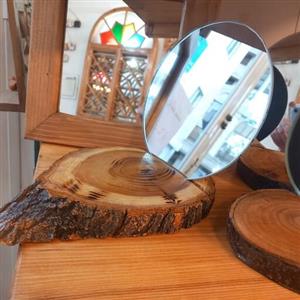 آینه گرد با پایه روستیک تنه چوب قطر  آینه 15 الی 20 سانتی 