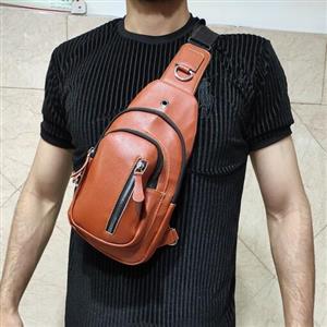 کیف دوشی مردانه کج چرم صنعتی بادی بگ پسرانه مردانه بنددار شیک قهوه ای و عسلی جدید کادویی کاربردی