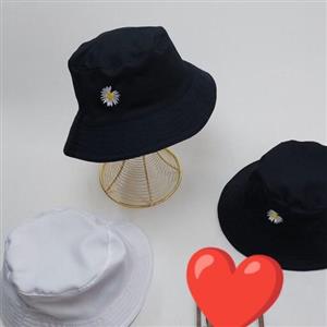 کلاه ماهی گیری دورو سفید و مشکی.با گلدوزی گل با بون