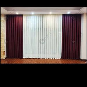 پرده پذیرایی مناسب عرض 4.5 متی شامل دو عدد والان مخمل و 7 متر حریر و آستر پشت مرده