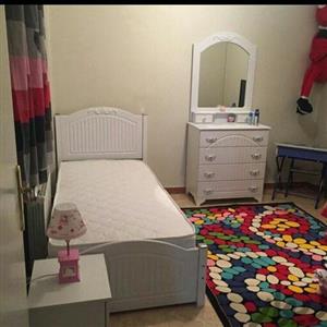 تخت خواب یک نفره200در90 ارسال باباربری وهزینه ارسال با فروشنده داخل استان قم میباشد