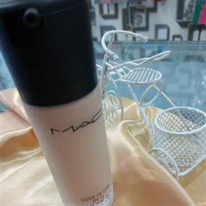 کرم ارایشی .کرم پودر مک پمپی بسیار عالی