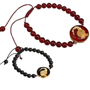 دستبند  ورق طلا ماه آبان (سنگ اونیکس و عقیق)