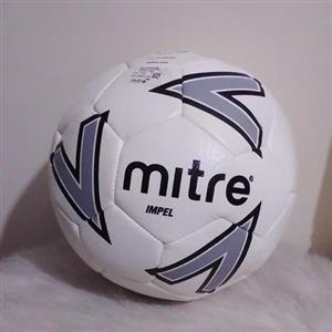 توپ چمن اصل mitre شناسنامه دار  برند معتبر