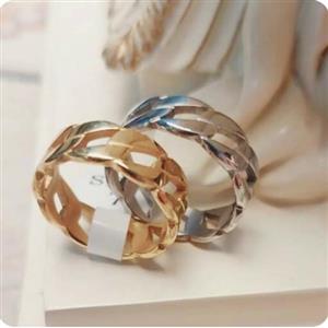 انگشتر - مدل کارتیر - رنگ طلایی و نقره ای - سایز بندی دارد - رنگ ثابت - ضد حساسیت