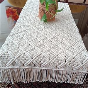 رانر و یا شال مبل مکرومه زیبا و پر تراکم بافته شده با نخ پنبه اعلا به ابعاد 40 در 140 بسیار بسیار نرم و لطیف